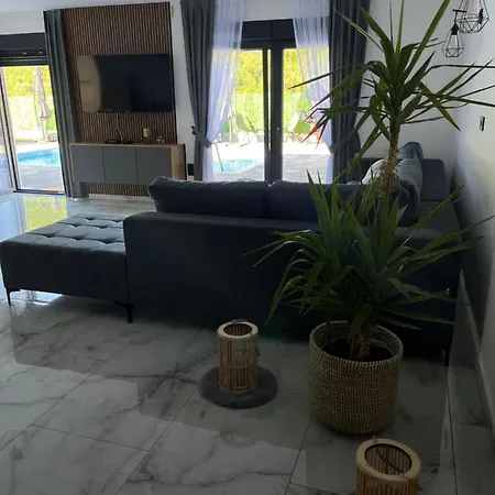 Nejra Villa